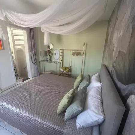 Tower 22 - Centre And Near Train Station *