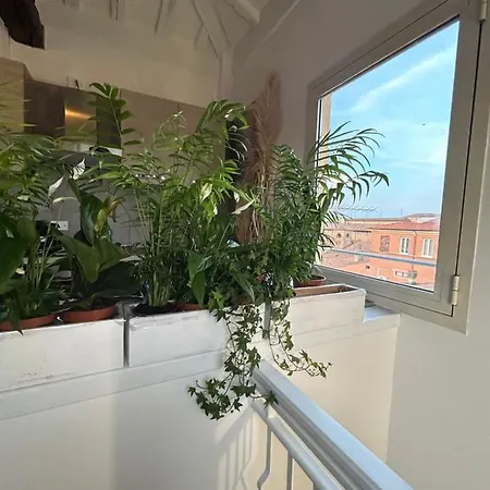 Tower 22 - Centre And Near Train Station Apartman *