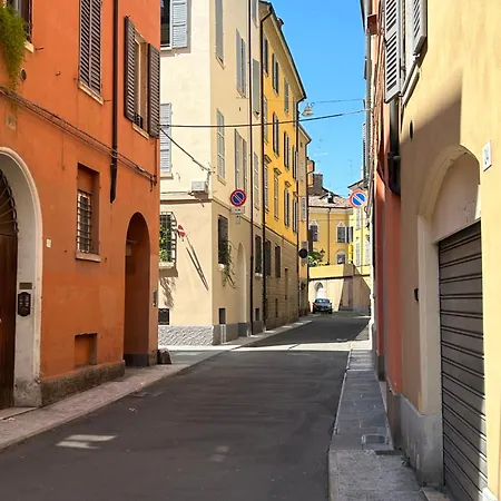 Tower 22 - Centre And Near Train Station Apartman