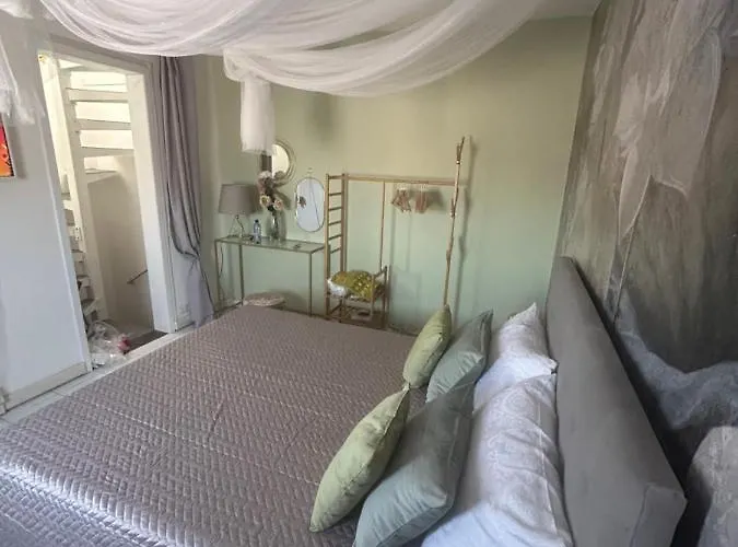 Tower 22 - Centre And Near Train Station *