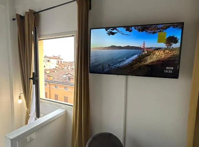 Tower 22 - Centre And Near Train Station *